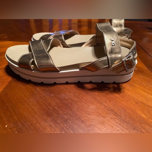 NeroGiardini Womens Size 37 (US 7) Leather Metallic Gold Flatform Sandals - Picture 9 of 16